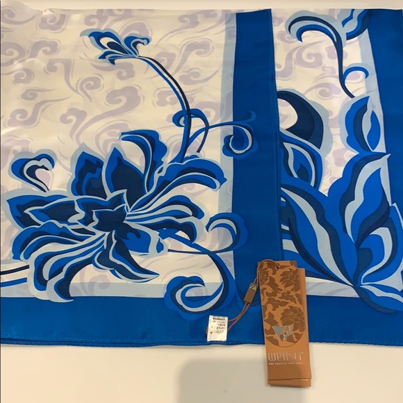 NWT Beautiful Wensli Silk square Scarf - Picture 3 of 5